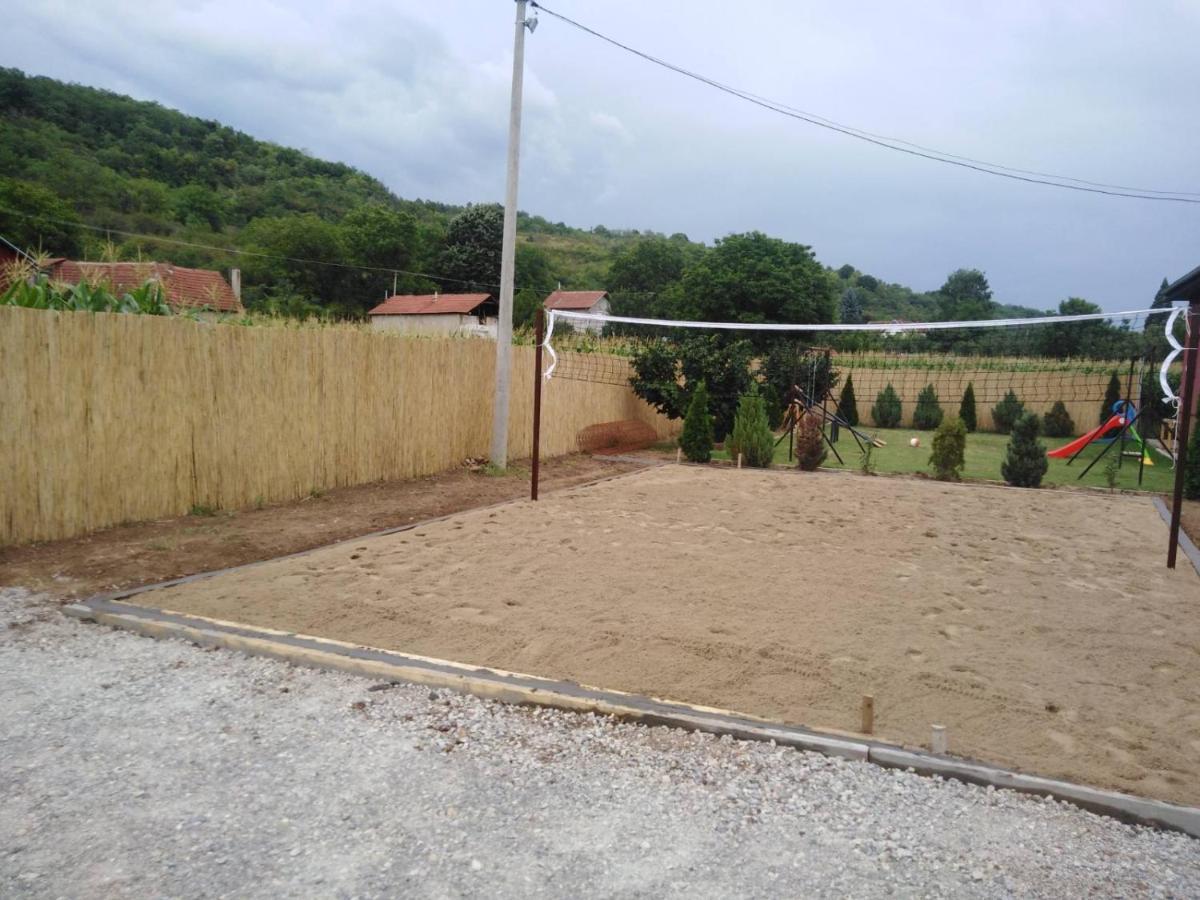 Vila Viktori Pirot Exteriör bild
