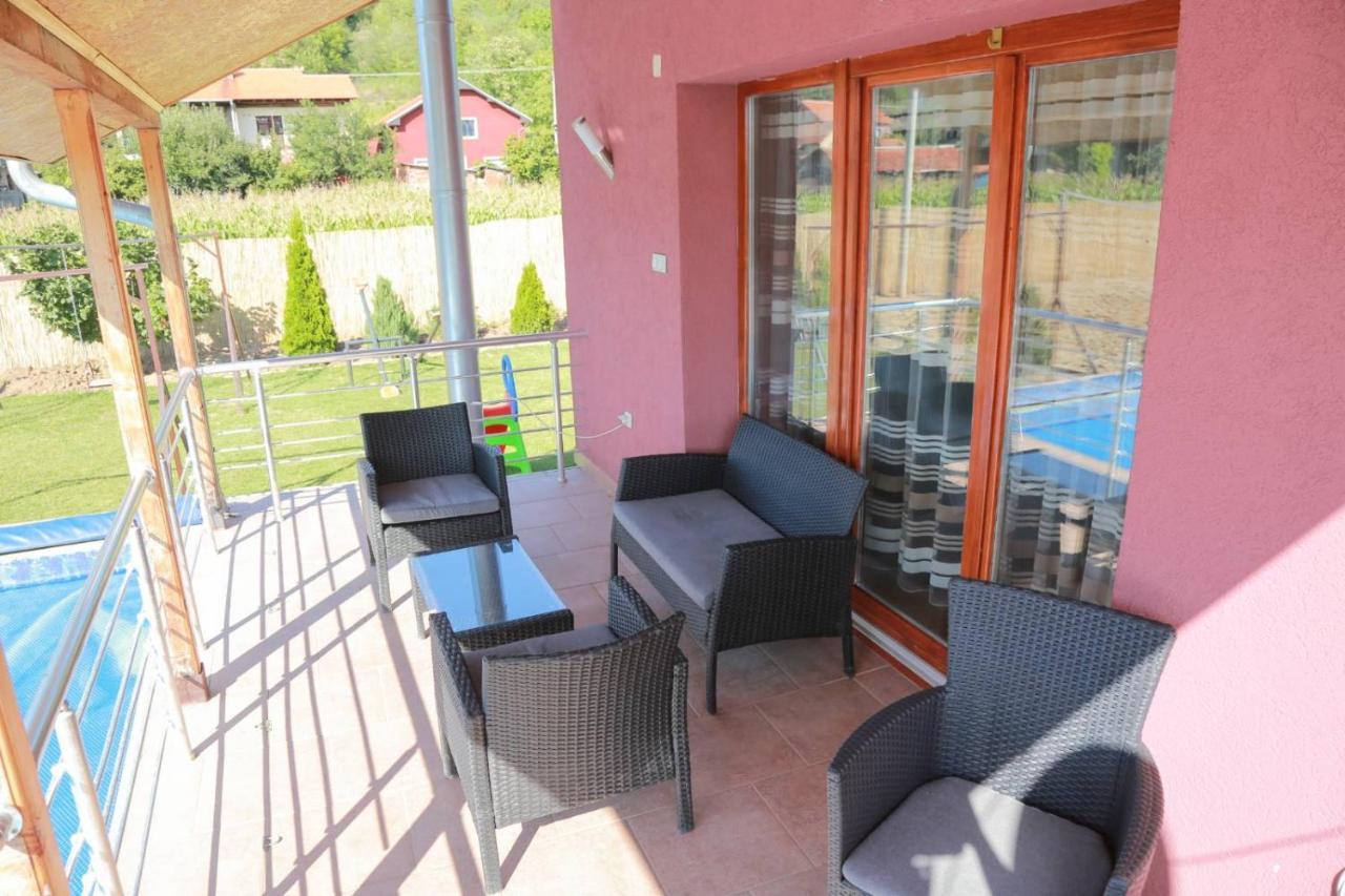 Vila Viktori Pirot Exteriör bild