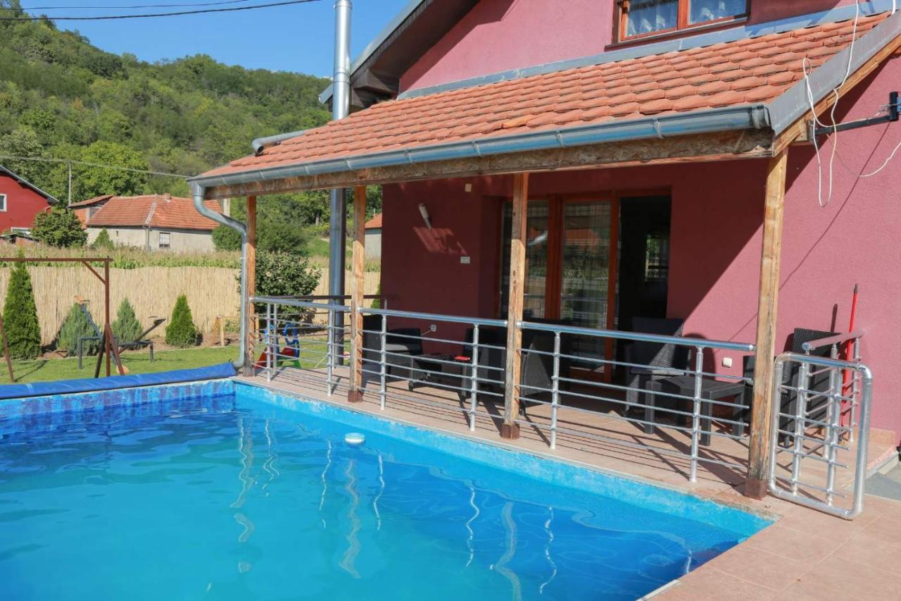 Vila Viktori Pirot Exteriör bild