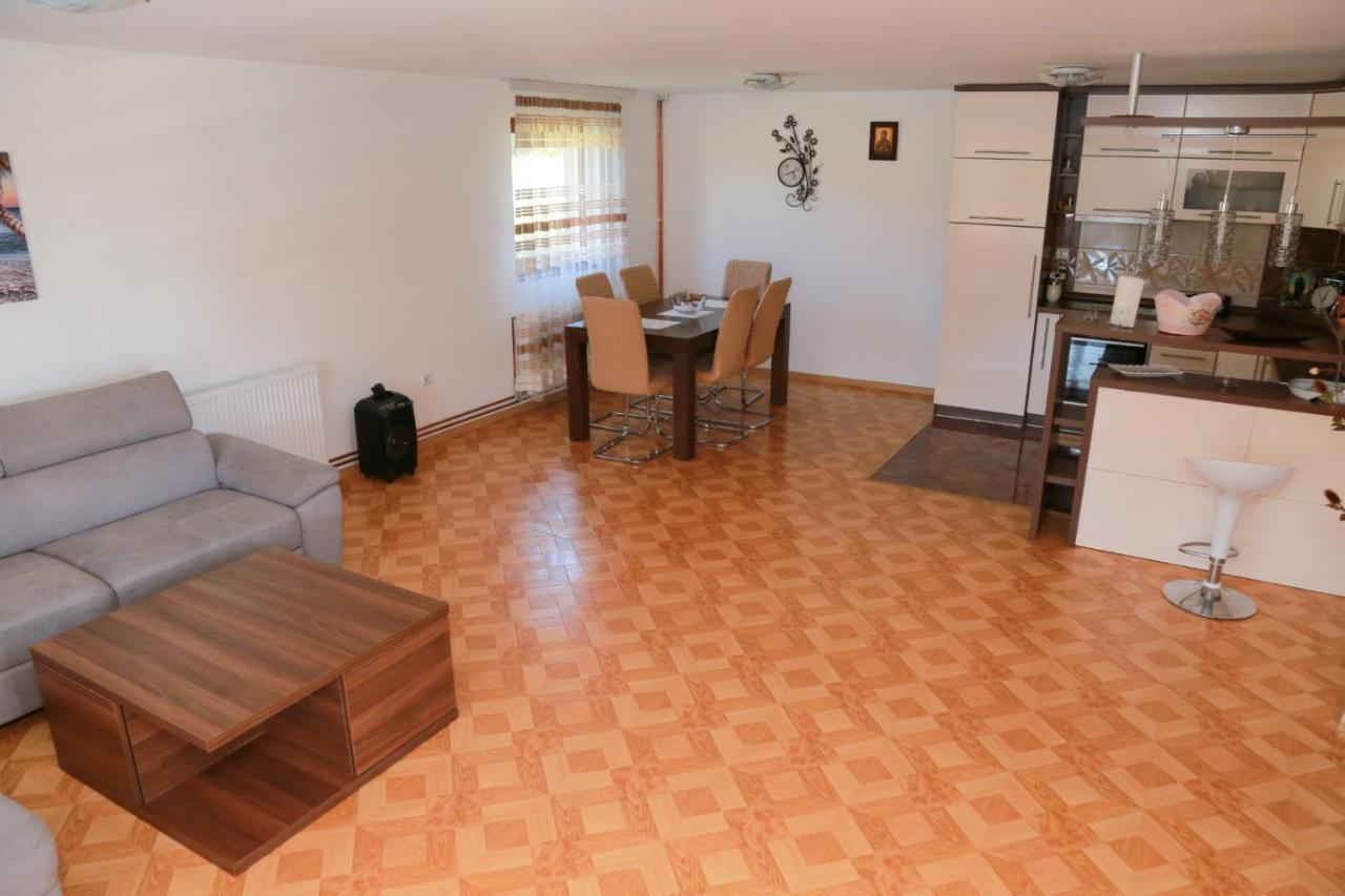 Vila Viktori Pirot Exteriör bild