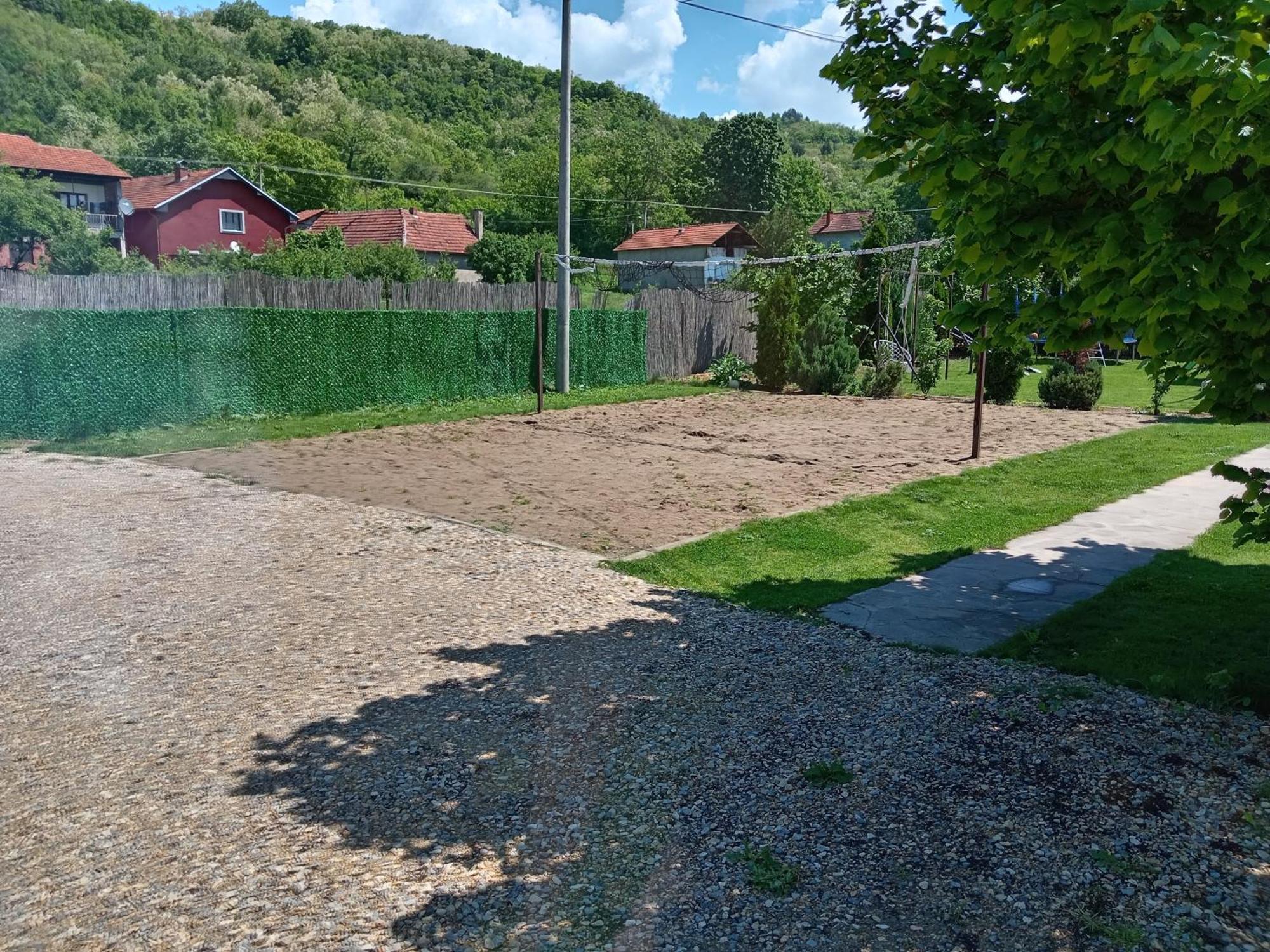 Vila Viktori Pirot Exteriör bild
