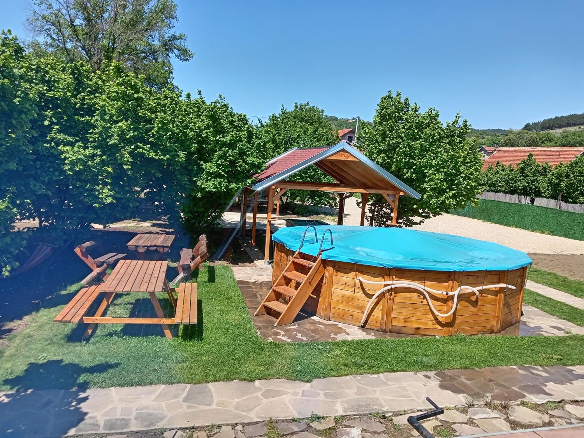 Vila Viktori Pirot Exteriör bild